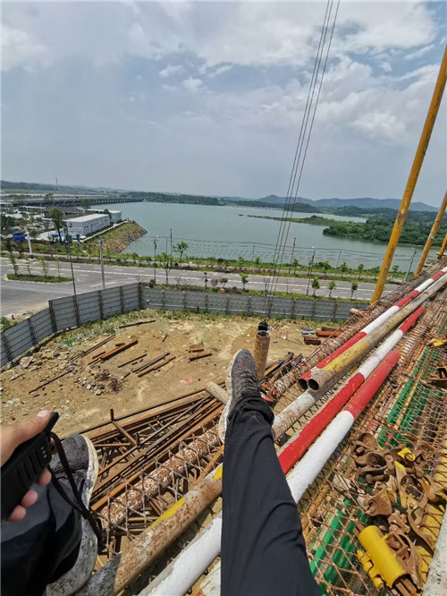 三水区作业中发生设备损坏或人员意外，责任怎么划分？