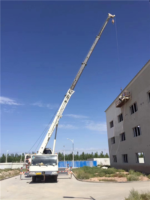 三水区“轻装强干”—— 吊车的 “轻量化臂架” 技术